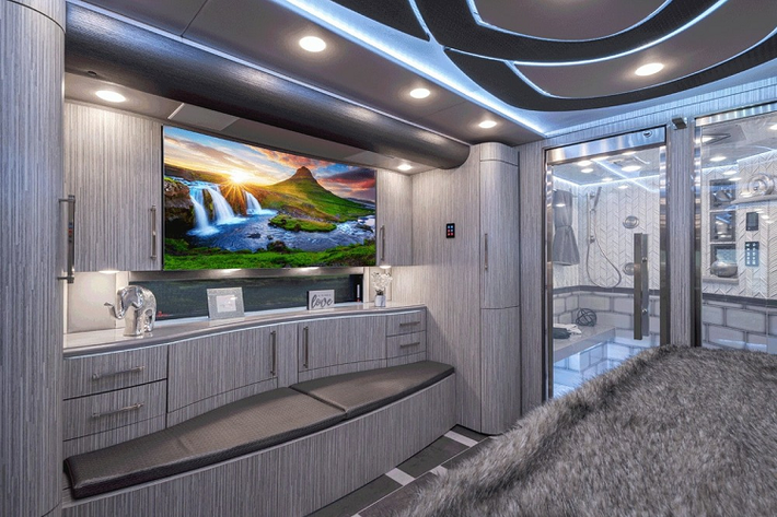 Nhìn vào tất cả những trang bị và tính năng ở trên, giá xe Prevost H3-45 Emperor Sauna Suite của Foretravel đương nhiên khá đắt, cụ thể người mua sẽ cần bỏ ra 1.850.000 USD (tương đương 42,8 tỷ đồng) để có được phương tiện siêu tiện nghi này.