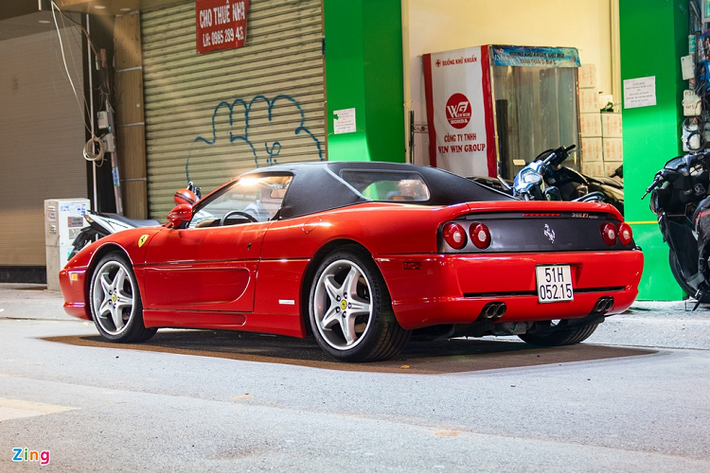 Về Việt Nam từ năm 2019, chiếc siêu xe Ferrari 355 F1 Spider chính là mẫu tiền nhiệm của 360 Spider. Ngoài việc là chiếc Ferrari "lớn tuổi" nhất, đây còn là chiếc 355 F1 Spider độc nhất Việt Nam hiện tại.