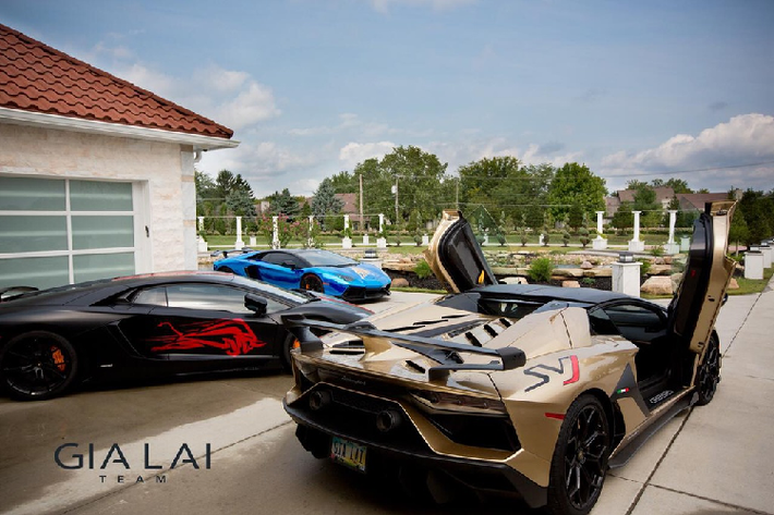 Gia Lai Team là nhóm siêu xe Việt Nam lớn nhất tại nước ngoài với gần 100 thành viên. Năm 2014, Gia Lai Team nổi danh trong cộng đồng siêu xe khi tham dự hành trình GoldRush Rally danh tiếng với 10 siêu xe dán hình bản đồ Việt Nam. Năm 2017, Gia Lai Team gây chú ý với hành trình quy tụ gần 20 siêu xe, trong đó có hypercar hàng hiếm Porsche 918 Spyder và 3 máy bay.