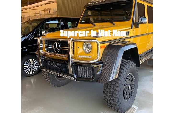 Chưa hết, dòng SUV 6 bánh Mercedes-Benz G63 AMG 6x6 còn được trang bị 6 khóa vi sai và chiều cao gầm 460 mm. Điều này giúp cho xe dễ dàng chinh phục nhiều địa hình hiểm trở hay băng qua các con suối khá dễ dàng. Nhưng di chuyển trên đường phố ở Việt Nam lại không dễ chịu chút nào.