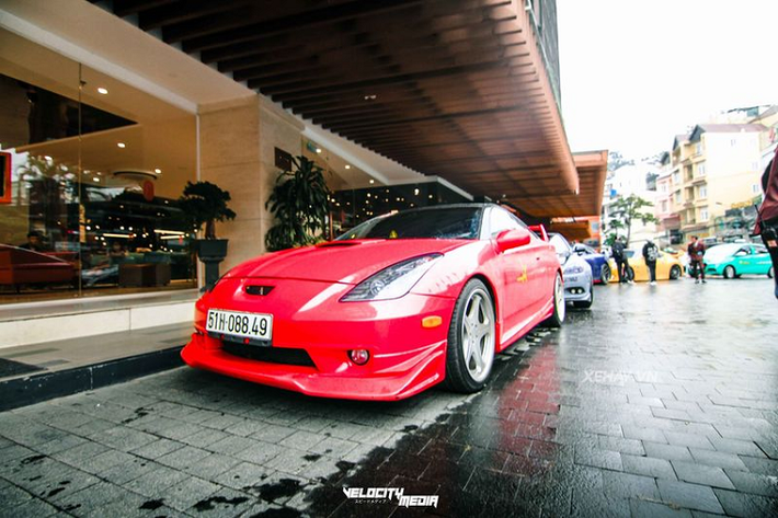 Chiếc Toyota Celica 2005 độ JDM trong bài viết thuộc sở hữu của một Youtuber nổi tiếng tại Việt Nam.