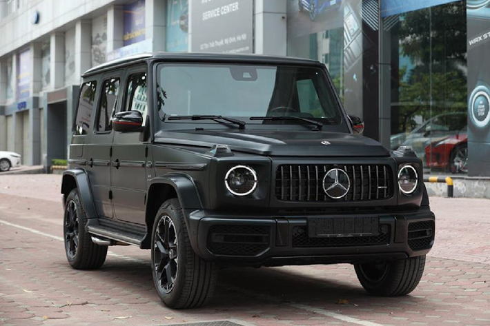 Mercedes-Benz G63 đời mới không còn phải là mẫu xe quá xa lạ với những người yêu thích xe hơi tại Việt Nam. Vẻ ngoài đậm chất "nhà binh" nên dòng xe này dành cho những khách hàng yêu thích cảm giác trải nghiệm địa hình, nhưng vẫn cần một mẫu SUV đầy đủ tiện nghi, sang trọng và G63 là lựa chọn không thể bỏ qua.