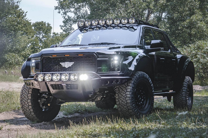 Mil-Spec Automotive từng được biết đến với bản độ 500 mã lực cho F-150 vào đầu năm nay. Không chỉ dừng lại ở đó, hãng độ này tiếp tục nâng cấp sức mạnh cho chiếc bán tải Ford F-150 với việc trang bị cho xe hệ thống động cơ V8 siêu nạp.