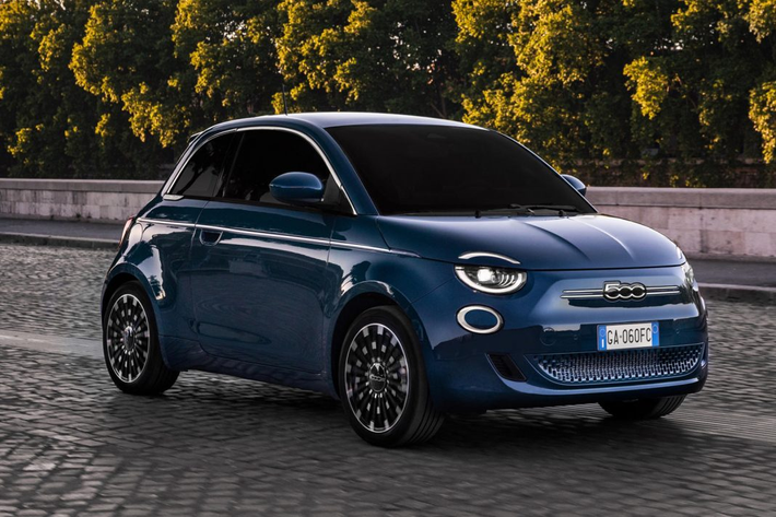Giống như phiên bản Convertible được ra mắt trước đó, Fiat 500 2020 mới được trang bị với một pin lithium-ion 42kWh giúp xe có thể di chuyển quãng đường lên tới 320 km trên một lần sạc dựa trên chu kỳ theo WLTP của châu Âu.