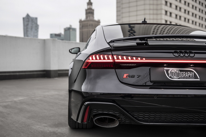 Audi cho biết mẫu xe hiệu suất cao mới tăng tốc 0-96 km/h trong 3,5 giây. Thực tế lái thử của Auditography chỉ mất 3,38 giây.