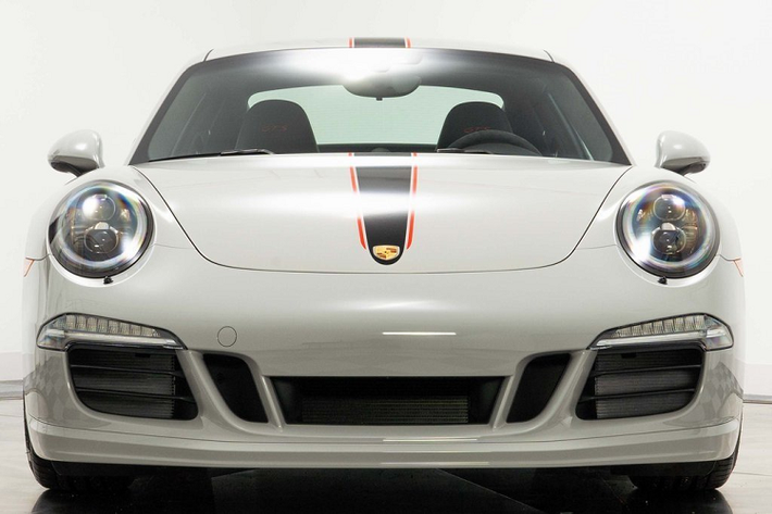 Cuộc đua Rennsport được tổ chức dưới sự kết hợp của Bob Carlsen - người đứng đầu phòng quan hệ truyền thông của Porsche Bắc Mỹ và cựu tay đua Porsche Brian Redman. Cuộc đua này nhằm phục vụ những khách hàng của Porsche, cũng như tôn vinh thương hiệu xe thể thao đến từ Đức.