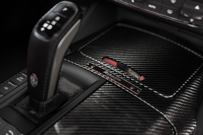 Ở một diễn biến khác, Maserati cũng đã giới thiệu Gói GT Sport mới cho 3 mẫu xe Ghibli, Levante và Quattroporte. Trang bị này dự kiến sẽ cập bến đại lý từ Tháng 3, hứa hẹn mang tới một diện mạo mạnh mẽ hơn.
