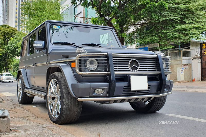 Theo tìm hiểu, số lượng xe G55 AMG trong nước hiện nay khá ít ỏi, phần lớn vẫn là phiên bản G63 thường thấy. Xét về sức mạnh, SUV địa hình Mercedes-Benz G55 AMG sở hữu khối động cơ V8 siêu nạp 5.5L, sản sinh công suất tối đa 493 mã lực tại 6.100 vòng/phút và mô-men xoắn cực đại 670 Nm tại 2.650 vòng/phút.