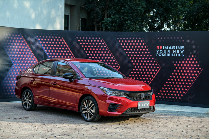 Ngay từ đầu năm 2020, Honda đã trình làng phiên bản thể thao Honda City 1.0L Turbo RS tại Thái Lan. Điểm cải tiến đáng chú ý nằm dưới nắp capo, trái tim của Honda City 1.0L Turbo RS là động cơ VTEC 3 xy-lanh tăng áp, dung tích 1.0L (998 cc), cung cấp sức mạnh lên tới 122 mã lực tại 5.500 vòng/phút và mô-men xoắn 173 Nm từ 2.000-4.500 vòng/phút.