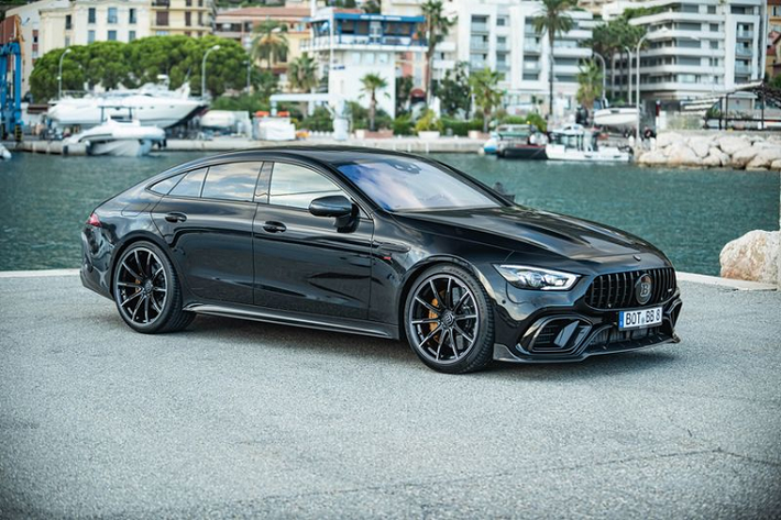 Những bổ sung đáng chú ý khác mà Brabus dành cho chiếc xe 4 cửa mạnh mẽ nhà Mercedes gồm hệ thống ống xả tùy chỉnh bằng thép không gỉ với các nắp đậy chủ động và các đầu pô bằng titan hay sợi carbon.