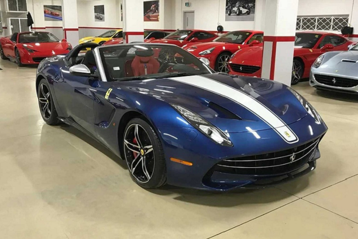 Siêu xe Ferrari F60 được tiết lộ lần đầu tiên năm 2014 nhằm kỷ niệm 60 năm hãng xe Italy đặt chân đến Mỹ. Tuy nhiên mãi cho đến 2016, Ferrari mới làm lễ giao chiếc đầu tiên.