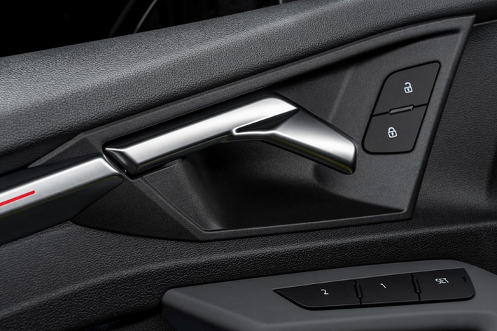 Audi trang bị cho S3 Sportback và S3 sedan 2021 động cơ TFSI tăng áp, dung tích 2,0 lít. Động cơ này có thể tạo ra công suất cực đại 310 mã lực và 400 Nm mô-men xoắn. Cả hai biến thể đều có thể tăng tốc lên 100 km/h từ vị trí đứng yên trong chỉ 4,8 giây, tốc độ tối đa được giới hạn ở mức 250 km/h. Sức mạnh được truyền đến bánh xe thông qua hộp số 7 cấp S tronic, kết hợp cùng hệ thống dẫn động bốn bánh toàn thời gian Quattro.