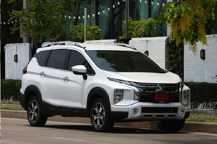 Điểm khác biệt lớn nhất giữa chiếc SUV Xpander Cross và mẫu MPV Xpander là khoảng sáng gầm xe. Xpander Cross có khoảng sáng gầm 225 mm, cao hơn 20 mm so với "người anh em". Ảnh: Bangkok Post.