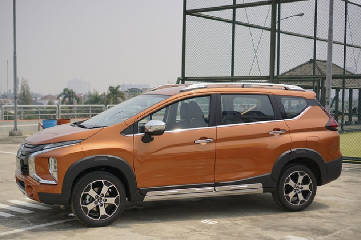 Tại Thái Lan, giá xe Misubishi Xpander Cross có mức bán ra là 899.000 baht ( tương đương 650 triệu đồng), đắt hơn Xpander bản cao nhất 40.000 baht (tương đương 29 triệu đồng). Ảnh: Kompas.