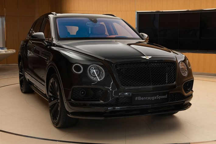 Bentayga Speed thế hệ mới được trang bị bản cập nhật của động cơ tăng áp kép W12 dung tích 6.0L sản sinh công suất 626 mã lực và mô-men xoắn cực đại 900Nm, cùng mức mô-men xoắn với Bentayga W12 thông thường nhưng nhiều hơn 26 mã lực.