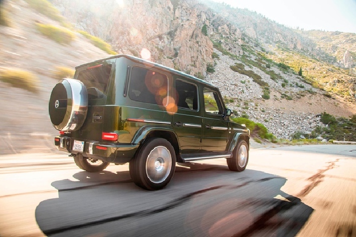 Từ quý IV năm nay, gói trang bị Urban Guard Vehicle Protection Plus có thể truy vết xe bị đánh cắp. Mức giá xe Mercedes G-Class 2021 chưa công bố chính thức, tuy nhiên nó sẽ không tăng nhiều so với hiện tại.