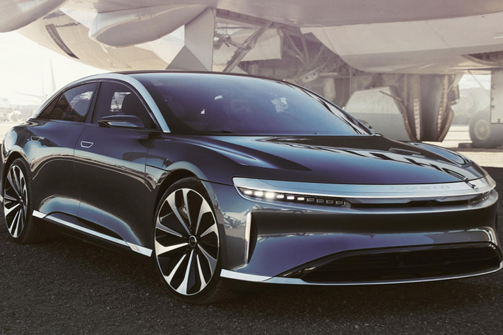 Hướng tới phân khúc ôtô điện cao cấp, siêu xe Lucid Air sẽ cạnh tranh trực tiếp với đối thủ Tesla Model S và Porsche Taycan. Nhờ nền tảng cải tiến, Lucid Air sở hữu khoang lái rộng hơn bất cứ mẫu ôtô điện nào trên thị trường.