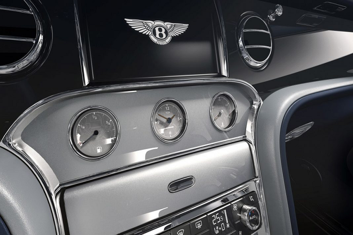 Chris Craft, Thành viên Hội đồng Quản trị, bán hàng, tiếp thị và hậu mãi của Bentley Motors, cho biết: “Bentley Mulsanne 2021 mới sẽ đã đóng một vai trò quan trọng trong việc duy trì vị trí của Bentley, hãng xe đi đầu trong việc chế tạo ra những chiếc xe sang trọng.