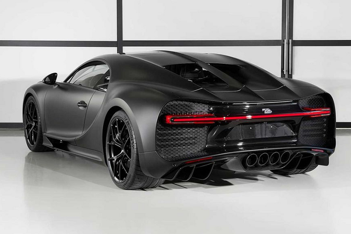 Như 1 điều báo hiệu cho nửa sau dòng sản phẩm, mẫu Bugatti Chiron thứ 250 có tên gọi là “Chiron Sport Edition Noire Sportive” – từng được Bugatti giới thiệu hồi cuối năm ngoái.