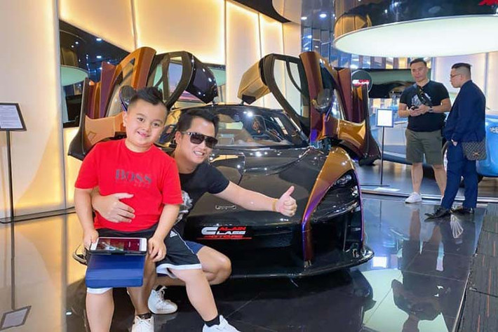 Dự kiến siêu McLaren Senna sớm có mặt tại Việt Nam sẽ sở hữu màu sơn ngọc trai Cerberus Pearl. Nguồn cung cấp sức mạnh của McLaren Senna mang màu Cerberus Pearl vẫn là khối động cơ xăng V8, tăng áp kép, dung tích 4.0 lít, lấy từ siêu phẩm 720S đã có mặt tại Việt Nam.