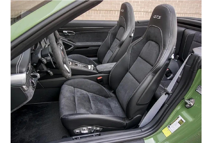 Cung cấp sức mạnh cho 911 Carrera GTS là động cơ sáu xi-lanh thẳng hàng, dung tích 3,8 lít, sinh công suất 450 HP và momen xoắn cực đại 550Nm. Sức mạnh gửi tới bánh sau thông qua hộp số tự động PDK. Với gói trang bị kích hoạt tính năng Sport Chrono, chiếc mui trần chỉ mất 3,6 giây để tăng tốc từ 0-100km.h và sẽ tiếp tục tăng cho tới mức tới đa 307 km / giờ.