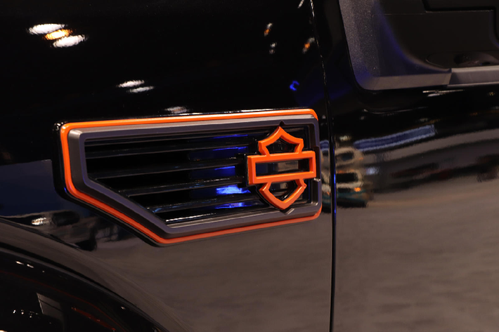Mẫu xe bán tải Ford F-150 Harley-Davidson được trang bị động cơ Coyote V8 5.0 lít. Ngoài ra, Tuscany đã bổ sung thêm cho mẫu siêu bán tải này một số chi tiết mới như bộ siêu nạp, bộ lọc lưu lượng cao, bộ làm mát bằng nhôm, kim phun nhiên liệu nâng cấp và ống xả mới giúp chiếc xe có thể đạt công suất tối đa lên tới 700 mã lực.