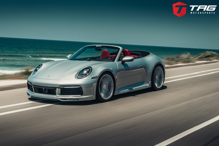 Chiếc siêu xe Porsche 992 Cabriolet này đã được thực hiện lắp đặt gói độ đến từ TechArt bởi hãng TAG Motorsport. Là một thương hiệu đã thực hiện nhiều gói độ trên Porsche, TAG Motorsports đã quyết định đem đến cho 992 Cabriolet một diện mạo mới với mục tiêu về một chiếc xe vừa tiện dụng, vừa phong cách cũng như khách hàng có thể sử dụng cho việc đi lại thường ngày.
