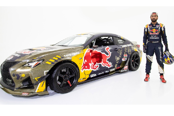 Nội thất bên trong siêu xe Lexus RC F Carbon Kelvar sở hữu ghế ngồi Sparco với dây an toàn 6 điểm Schroth, vô lăng Sparco, bàn đạp phanh/ga có khả năng điều chỉnh của Tilton...