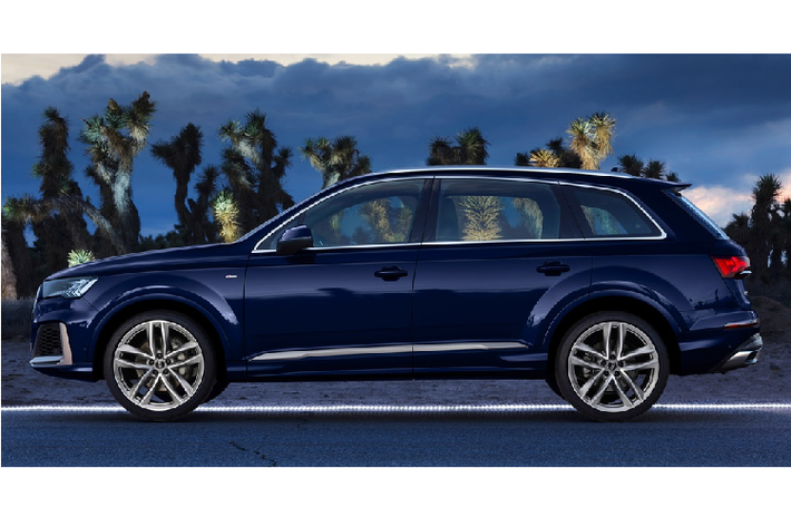 Hệ thống đèn chiếu sáng được thiết kế cách điệu, tương tự Q8, Q3… Audi trang bị cho Q7 bản tiêu chuẩn bộ mâm 20 inch và hệ thống đèn chiếu sáng LED. Trong khi đó, phiên bản S-line được nâng cấp lên mâm 21 inch, hệ thống treo khí nén và cụm đèn Matrix LED.