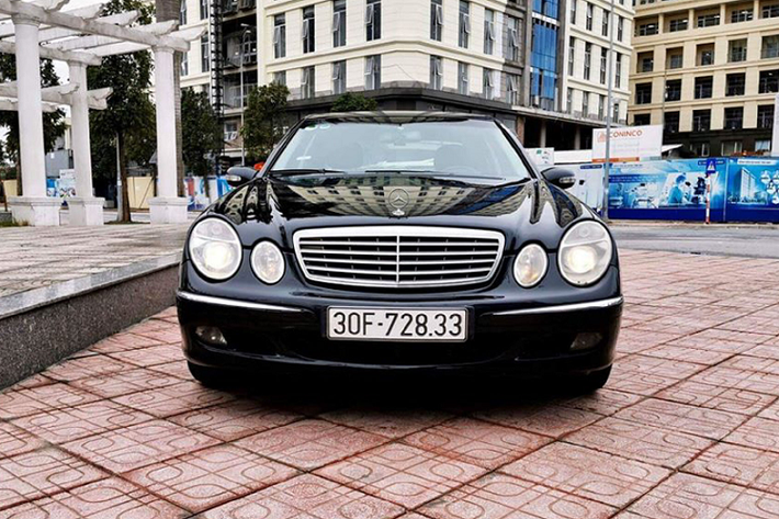 Đặc biệt là hệ thống cân bằng điện tử ESP (Electronic Stability Program) vốn là một trang bị xa xỉ tại thời điểm cách đây hơn 10 năm nếu so với các dòng xe phổ thông.