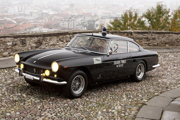Chiếc Ferrari 250 GTE Series II được bán đấu giá lần đầu vào năm 1972. Siêu xe đã được trưng bày khắp châu Âu trước khi về tay chủ mới vào năm 2015. Chiếc xe tuần tra của cảnh sát Rome cũng từng được xuất hiện tại sự kiện Pebble Beach Concours d'Elegance 2016.
