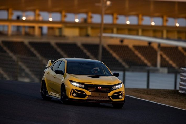 Tại Suzuka Circuit, chiếc Honda Civic Type R Limited Edition đã chinh phục quãng đường 5,8 km với những khúc cua lắt léo và các cua tốc độ cao trong vòng 2 phút 23,993 giây. Thành tích này của Civic Type R Limited Edition đã khiến nó trở thành chiếc xe thương mại cầu trước nhanh nhất tại trường đua này.