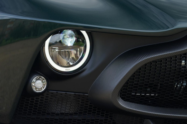 Aston Martin Victor ra mắt vào đúng dịp kỷ niệm 70 trình làng của dòng xe Vantage. Do đó, không có gì ngạc nhiên khi siêu xe có một không hai mới nhất của Aston Martin lấy cảm hứng thiết kế từ "gương mặt biểu tượng" V8 Vantage ra đời trong thập niên 70 và 80 của thế kỷ trước. Ngoài ra, Aston Martin DBS V8 RHAM/1 ra đời từ thập niên 70 và xe đua Le Mans 1977 cũng là nguồn cảm hứng thiết kế của siêu xe này.