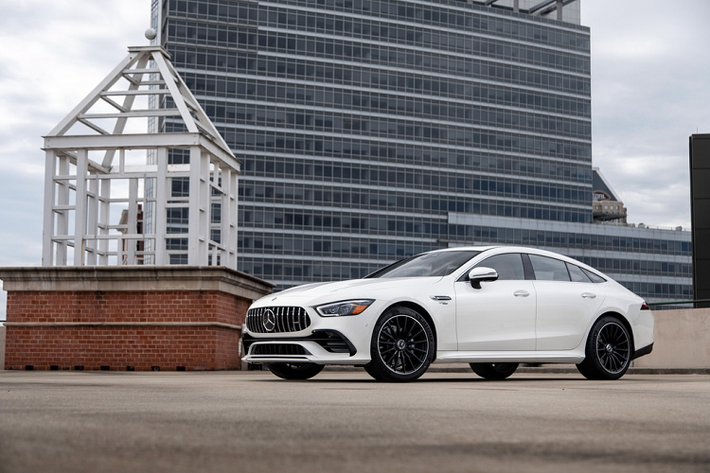 AMG GT 43 được trang bị khối động cơ 6 xi-lanh thẳng hàng dung tích 3.0L M256, kết hợp cùng với công nghệ EQ Boost. Xe có công suất 367 mã lực cùng mô-men xoắn 500 Nm, cho khả năng tăng tốc từ 0 lên 100 km/h chỉ trong khoảng 4,9 giây với phiên bản dẫn động 4 bánh toàn thời gian, và 5 giây cho phiên bản dẫn động cầu sau. Xe đạt vận tốc tối đa 270 km/h.