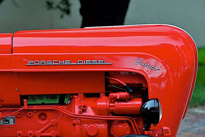 Vào lúc đó, hơn 100.000 chiếc máy kéo Porsche cho nông dân đã được sản xuất, và một trong số chúng, phục chế đẹp mắt như hồi vừa sản xuất, đã vừa được bán tại phiên đấu giá Mecum Kissimmee ở Florida, Mỹ.