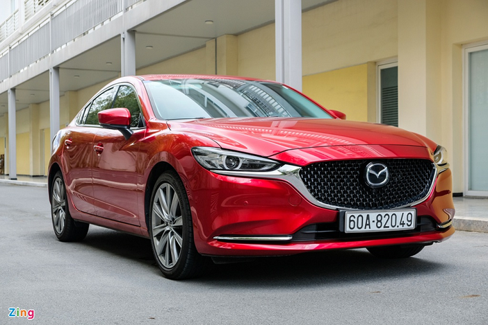 Mazda6 2020 mới vừa gia nhập phân khúc sedan hạng D tại Việt Nam. Ở bản facelift này, Mazda6 có 3 lựa chọn đi kèm mức giá từ 889 triệu đến 1,049 tỷ đồng. Trong đó, phiên bản 2.0L Premium với mức giá 949 triệu đồng là mẫu xe đáng chú ý trong tầm giá dưới 1 tỷ đồng.