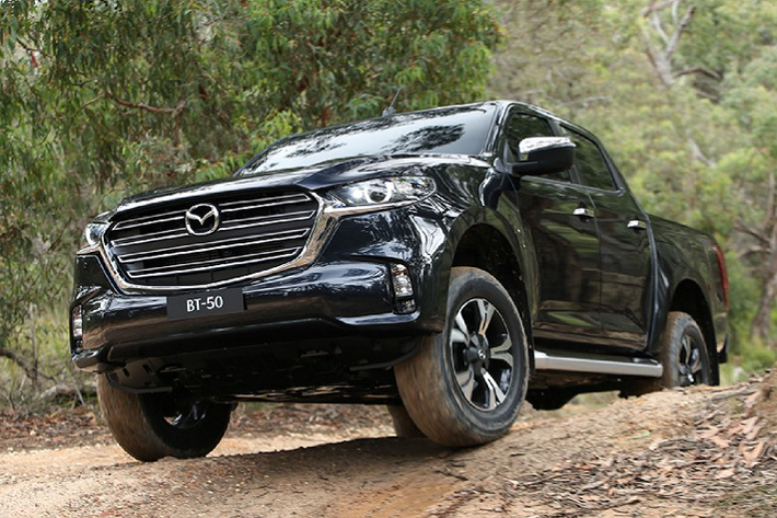 Mazda BT-50 2021 mới đã kết thúc mối lương duyên với mẫu xe bán tải Mỹ - Ford Ranger, cũng như mối quan hệ hợp tác giữa hai hãng Mazda và Ford từ năm 1972 cho đến nay. Bước sang thế hệ mới, Mazda BT-50 2021 chia sẻ chung một nền tảng khung gầm động cơ với “người đồng hương: Isuzu D-Max thế hệ mới, đây là một bước ngoặc mới cho mẫu bán tải cỡ trung nhà Mazda.