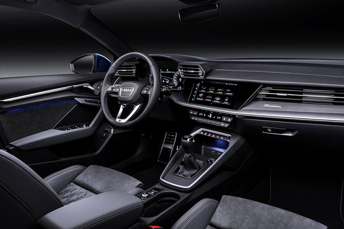 Với kiểu dáng mới đậm chất thể thao, Audi A3 thế hệ thứ 4 hoàn toàn mới nay đã trở thành mẫu xe nhỏ có ngoại hình năng động bắt mắt nhất trong số tất cả các xe thuộc tập đoàn Volkswagen, vượt qua cả chiếc Seat Leon cũng khá đình đám thời gian gần đây.