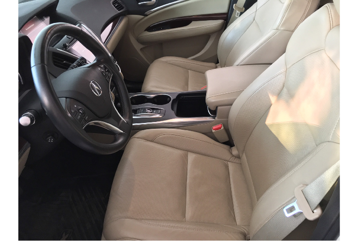 Tổng thể chiếc SUV nổi bật hơn với bộ mâm hợp kim nhôm kích thước lên đến 20 inch (245/50R20), đây là một tùy chọn trong gói trang bị “Advance Package” trong khi bảng tiêu chuẩn dùng mâm 18 inch.