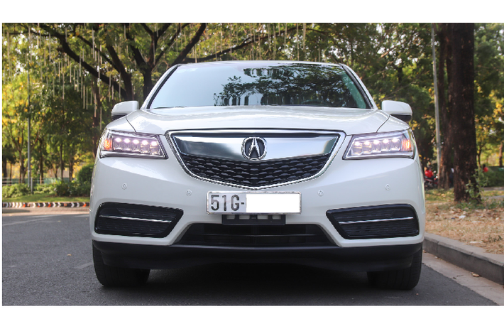 Xe sang Acura MDX là dòng xe khá quen thuộc với nhiều người, cách đây hơn 10 năm, trong giai đoạn từ năm 2007 – 2011 là thời hoàng kim tại Việt Nam của MDX khi nó rất được ưa chuộng. Tại thời điểm đó, người tiêu dùng trong nước có ít sự lựa chọn SUV 7 chỗ hạng sang, khi giá bán của của các mẫu SUV Đức như BMW X5, Audi Q7, Mercedes ML khá đắt đỏ với chi phí nuôi cao khiến mẫu xe Nhật như Acura MDX lên ngôi.