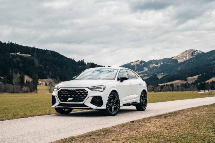 Gói độ của ABT Sportsline hiện được cung cấp cho cả phiên bản tiêu chuẩn và biến thể Sportback của Audi RS Q3. Về cơ bản, bản tiêu chuẩn và biến thể Sportback cùng là một mẫu xe, chỉ khác nhau ở kiểu dáng thân xe. Và gói độ của ABT cũng chỉ tập trung nhiều nhất ở phần động cơ.