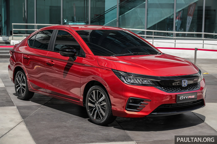 Theo các thông tin ban đầu, Honda City 2020 tại Malaysia được bổ sung thêm nhiều tính năng và trang bị không có trên các model bán tại Thái Lan. Đáng chú ý, mẫu sedan hạng B nay có tùy chọn cấu hình động cơ hybrid trên phiên bản e:HEV RS cao cấp nhất.