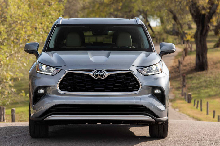 Hệ dẫn động AWD của Toyota Highlander 2020 mới sử dụng hệ thống Dynamic Torque Vectoring AWD với tính năng Drive Mode Select & Driveline Disconnect (tương tự RAV4 mới) chỉ có trên hai phiên bản cao cấp Limited & Platinum.