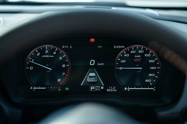 Tại thị trường Nhật Bản, tất cả các bản Levorg đều được trang bị công nghệ này với tính năng như cảm biến 360 độ. Bên cạnh đó là trang bị EyeSight X với bổ sung dữ liệu bản đồ 3D và khả năng tự động lái cấp độ 2.