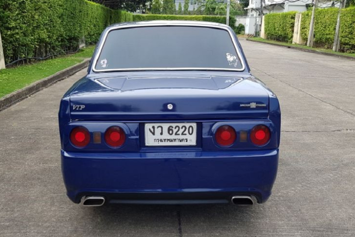 Hiện chiếc Rolls-Royce "nhái" với số công-tơ-mét 200.009 km này đang được rao bán tại Thái Lan với giá 69.000 Baht (khoảng 50 triệu đồng). Chiếc xe sedan Volvo 240 nhái Rolls-Royce Phantom và Nissan Skyline R32 đang được rao bán tại Thái Lan