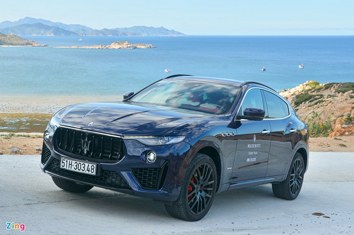 Được giới thiệu lần đầu tiên vào năm 2016 tại Triển lãm Geneva Motor Show, Maserati Levante mới là chiếc SUV đầu tiên của hãng xe Italy. Levante ra đời sau gần 5 năm kể từ lúc Maserati ra mắt mẫu SUV concept Kubang. Cuối năm 2016, Levante cũng trình làng thị trường Việt.