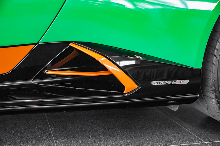 Số 36, cũng chính là tổng thời gian mà hai chặng đua này diễn ra, 24 giờ tại Daytona và 12 giờ tại Sebring. Sẽ có một logo đánh dấu số xe được sản xuất, giống với Aventador SVJ và SVJ Roadster, đặt tại khung của sổ A.