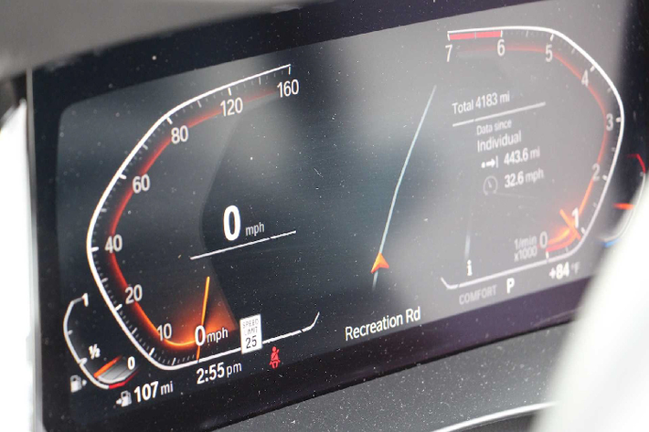 Tại Việt Nam, sau khi được bán ra BMW Z4 thế hệ mới sẽ cạnh tranh trực tiếp với đối thủ phân phối chính hãng – Porsche Boxster 718, hay các mẫu xe nhập khẩu khác như Audi TT Roadster hay Mercedes-Benz SLC.