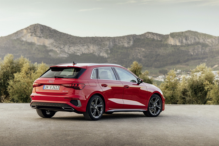 Ra mắt tại thị trường châu Âu, Audi A3 được trang bị với 3 phiên bản động cơ. Đầu tiên là động cơ xăng TFSI dung tích 1.5L, sản sinh công suất 150 mã lực cùng mức tiêu thụ nhiên liệu khoảng 4,8-5,1 lít/100 km. Đối với phiên bản sử dụng diesel, Audi mang đến 2 lựa chọn động cơ TDI dung tích 2.0L công suất 116 mã lực hoặc 150 mã lực.