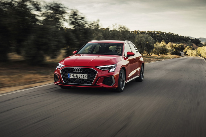 Audi A3 Sportback thế hệ mới có thể được đặt trước tại nhiều nước châu Âu kể từ tháng 3/2020, với đợt giao xe đầu tiên sớm nhất vào tháng 5 năm nay. Giá xe Audi A3 Sportback 1.5 TFSI mới sẽ có mức khởi điểm khoảng 31.600 USD.